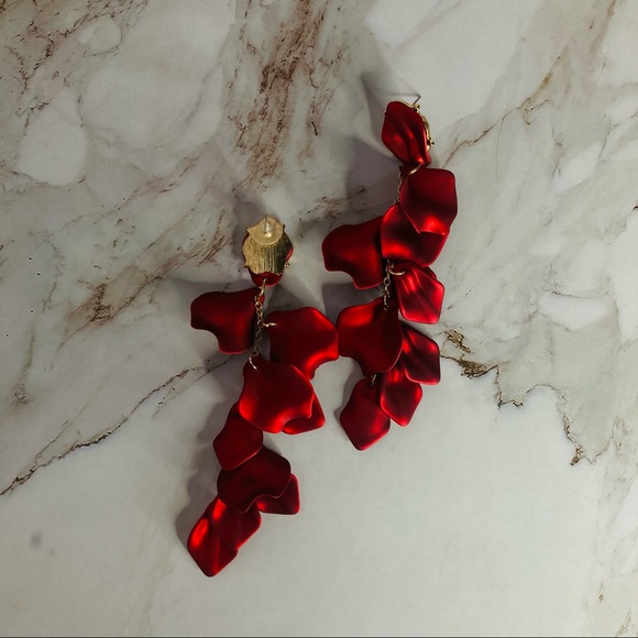 NEW Red petals chandelier earrings - Picture 5 of 6